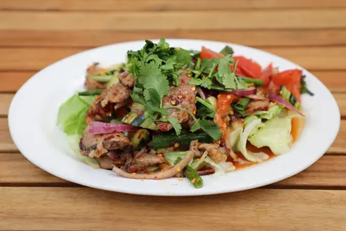 Spicy Beef Salad (Yum-Neau) - Cook on Thai